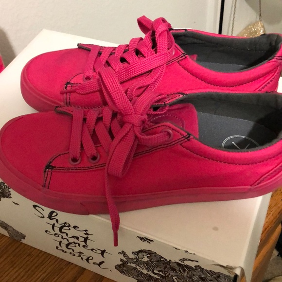T-mobile Shoes - Picture 1 of 4